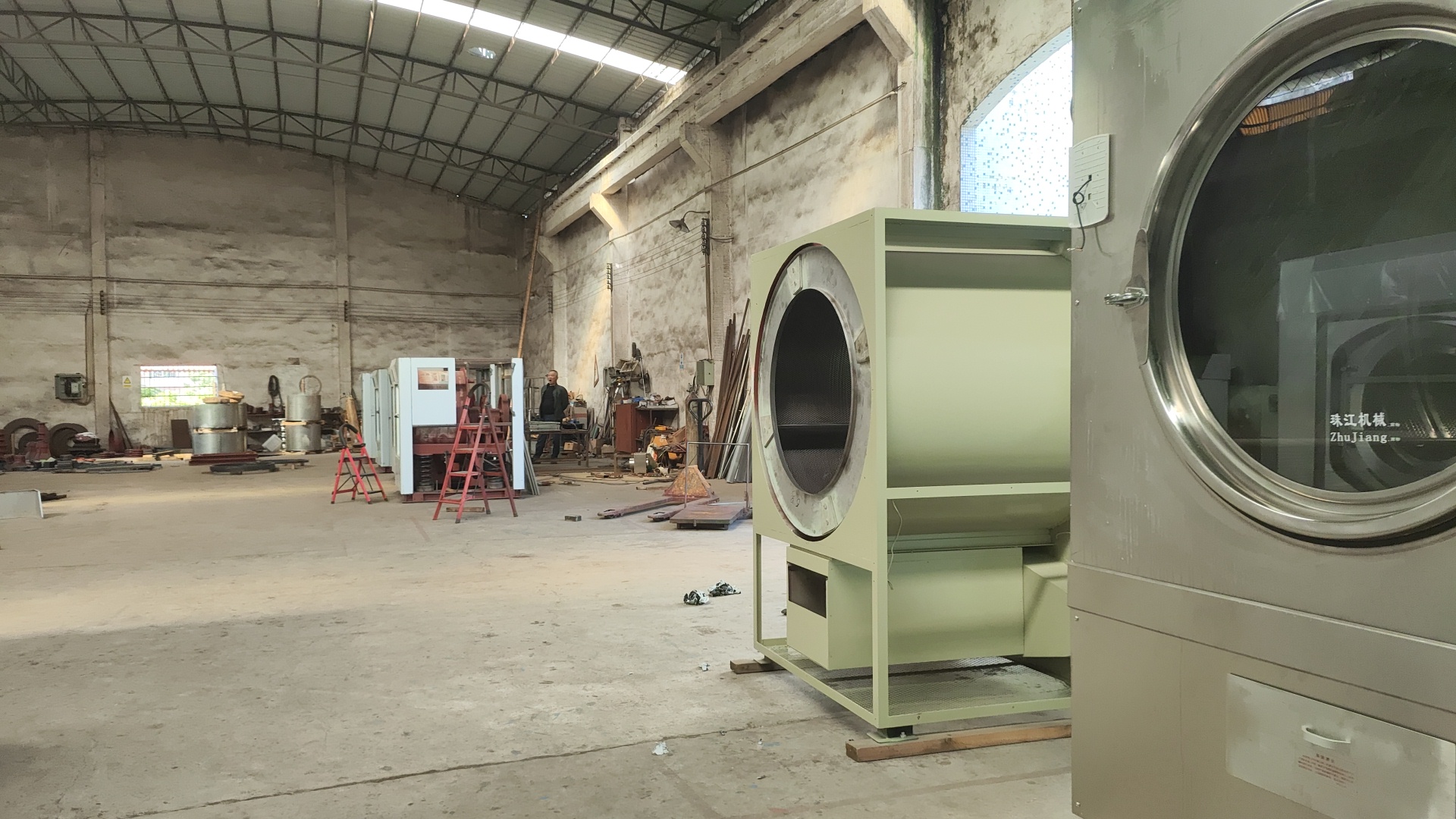 
珠江洗滌工業(yè)全自動洗衣機憑什么服務百家名企？大型干洗店都在用的高品質設備！
